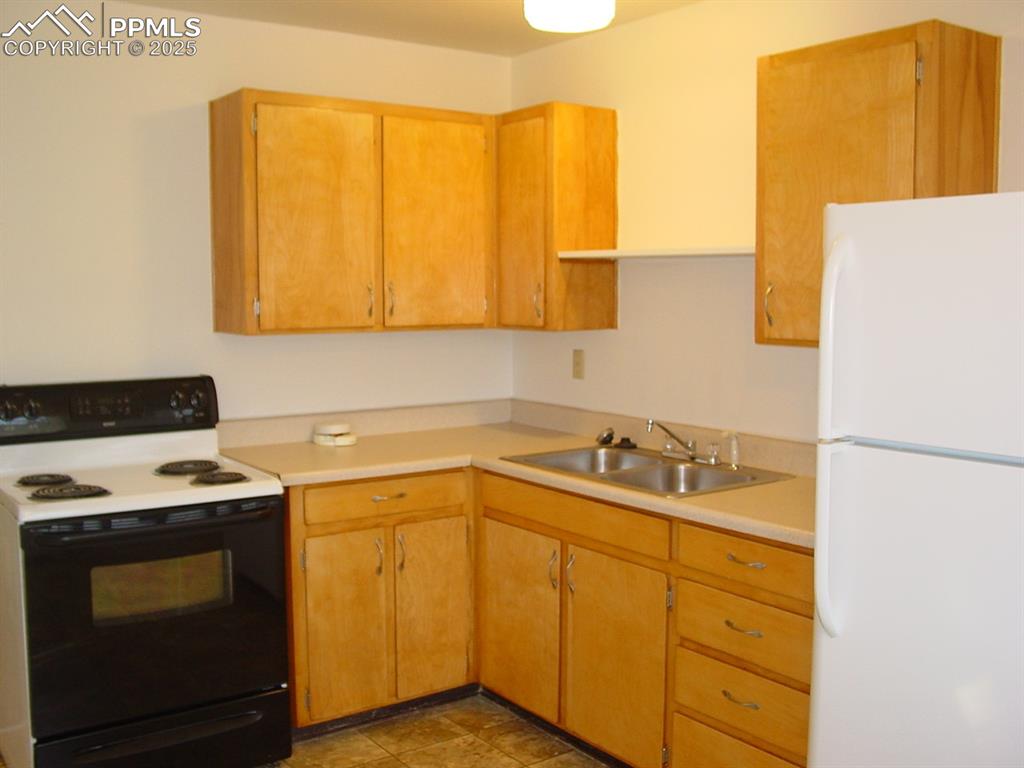 Image 15 of 19: 2014 Kitchen