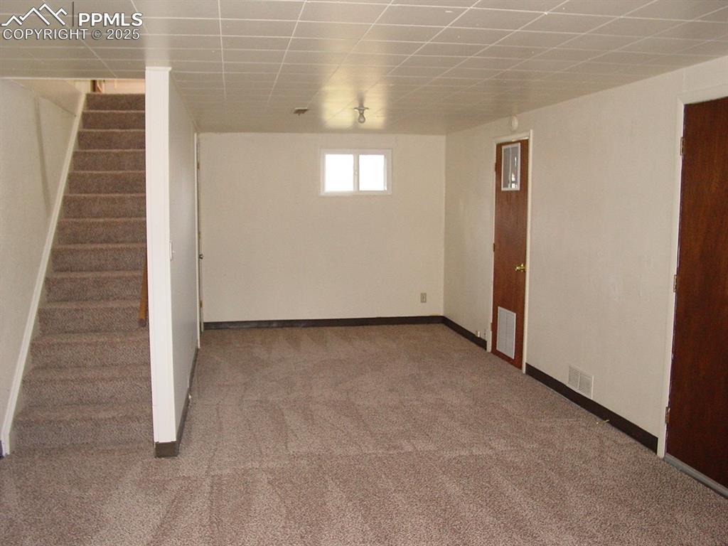 Image 18 of 19: 2014 Family room with exit to garage
