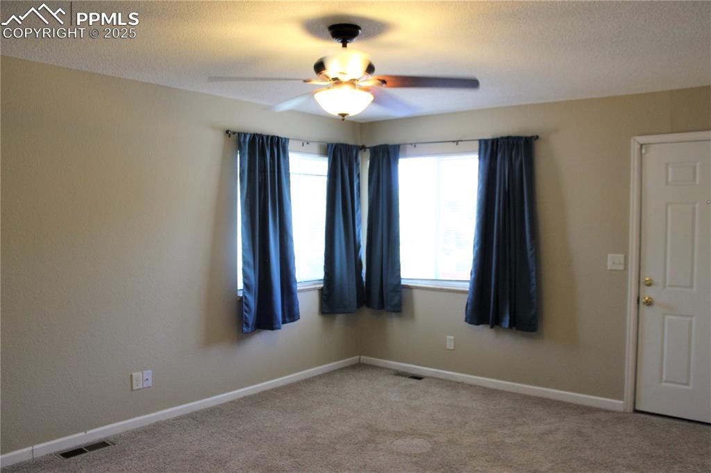 Image 4 of 19: 2012 Living Room