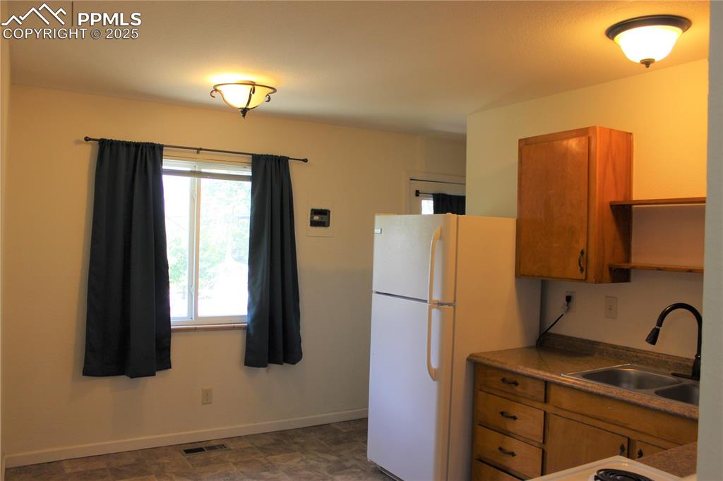 Image 5 of 19: 2012 Kitchen