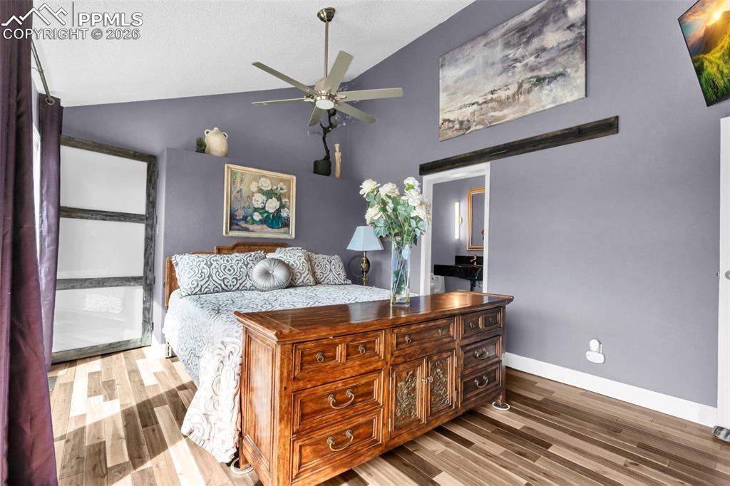 Image 25 of 45: Bedroom