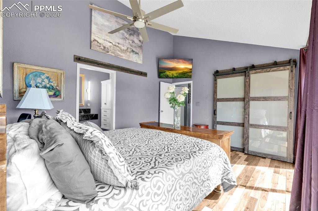 Image 26 of 45: Bedroom