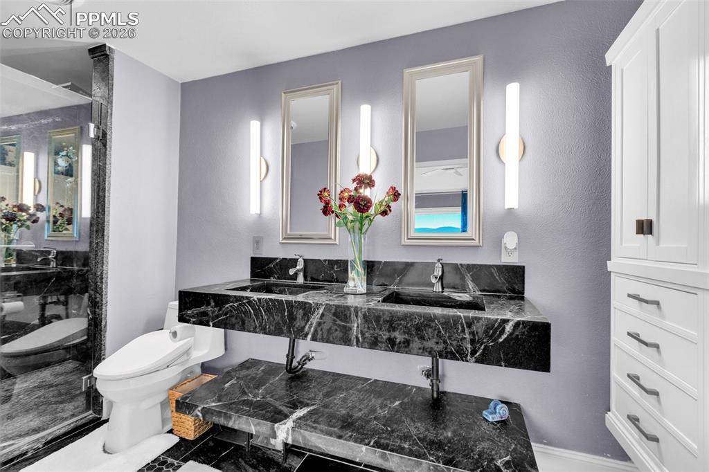 Image 27 of 45: Bathroom