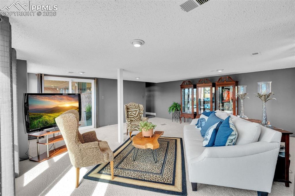 Image 35 of 45: Living Room