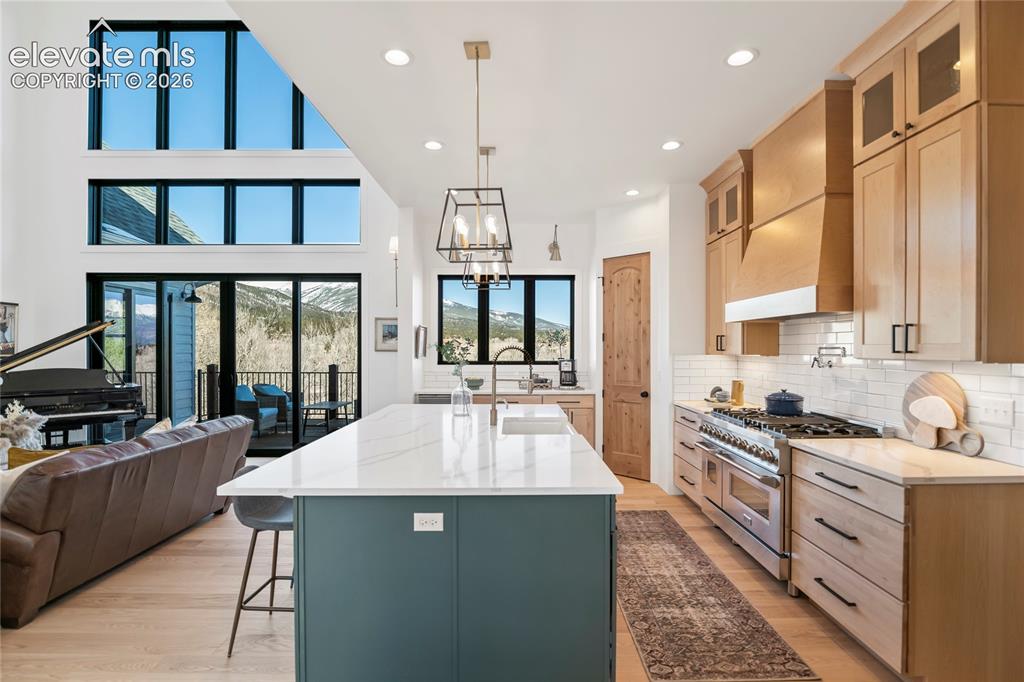 Image 11 of 48: Kitchen