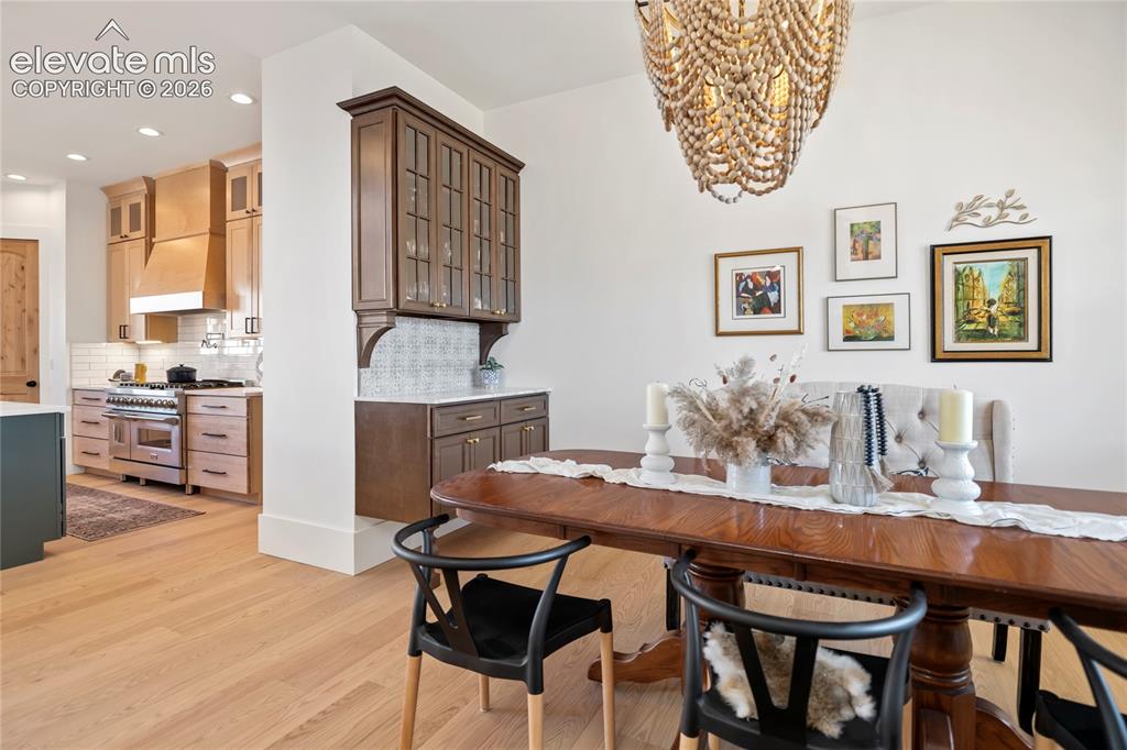 Image 14 of 48: Dining Area