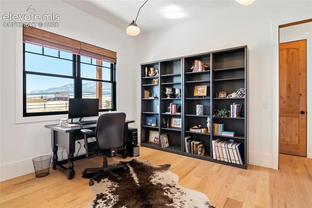 Image 17 of 48: Office