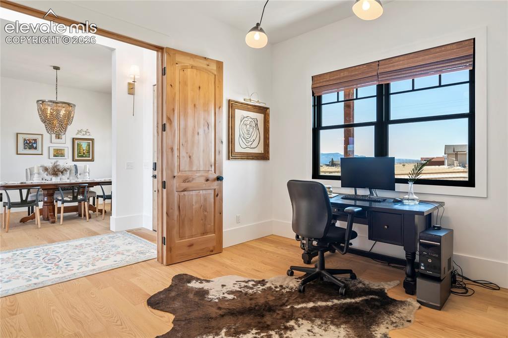 Image 18 of 48: Office