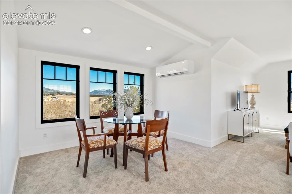 Image 31 of 48: Dining Area