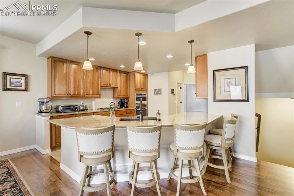 Image 11 of 40: Kitchen