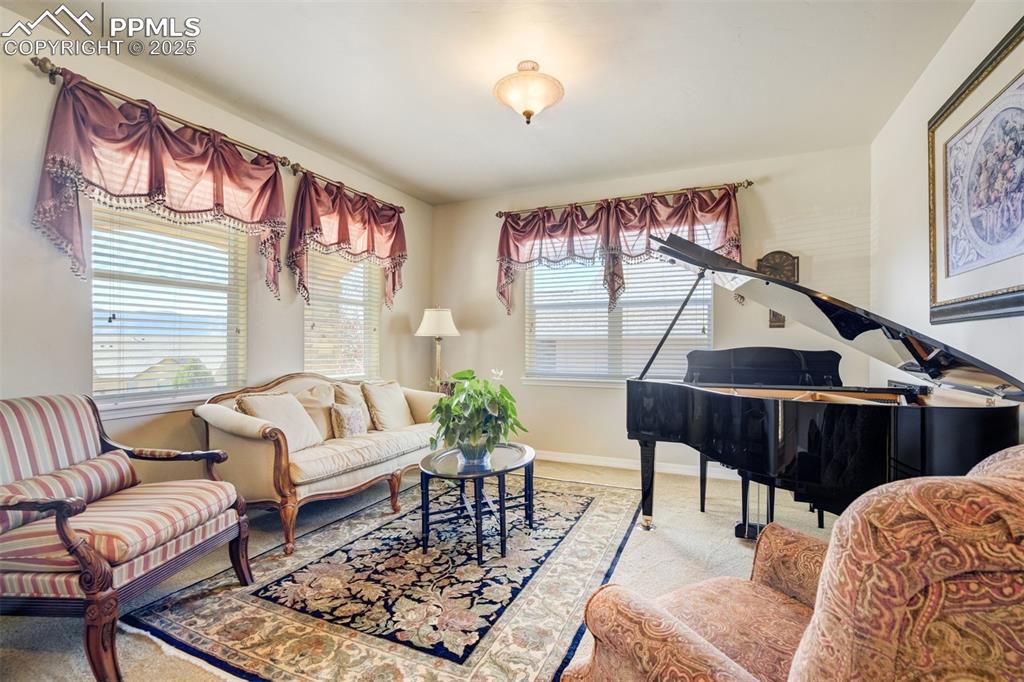 Image 16 of 40: Sitting Room