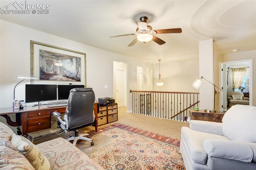 Image 18 of 40: Office