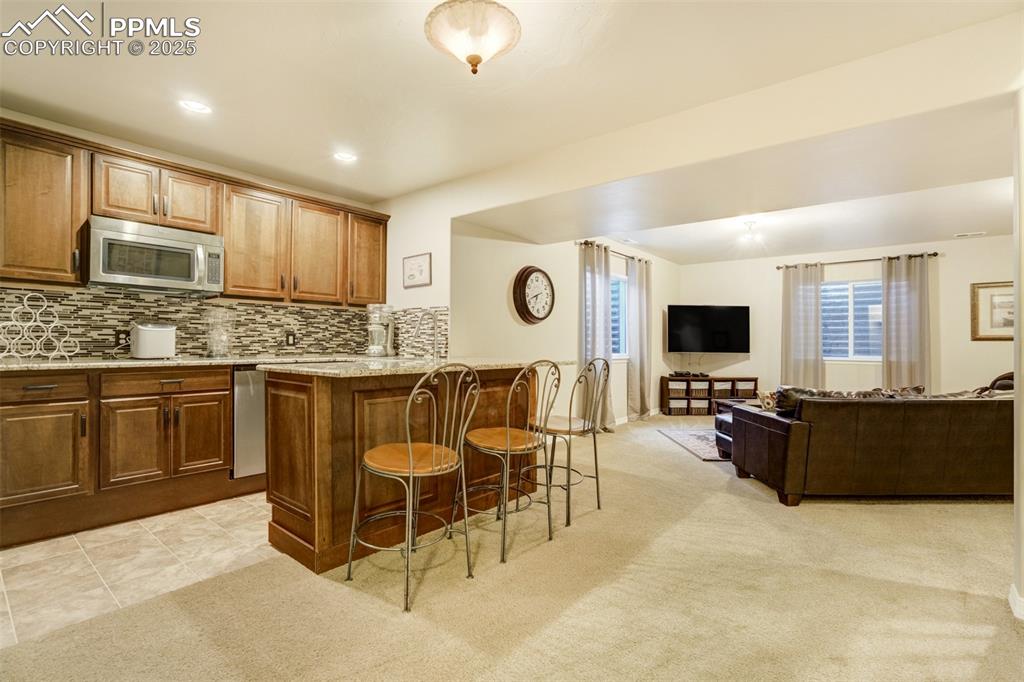 Image 30 of 40: Kitchen