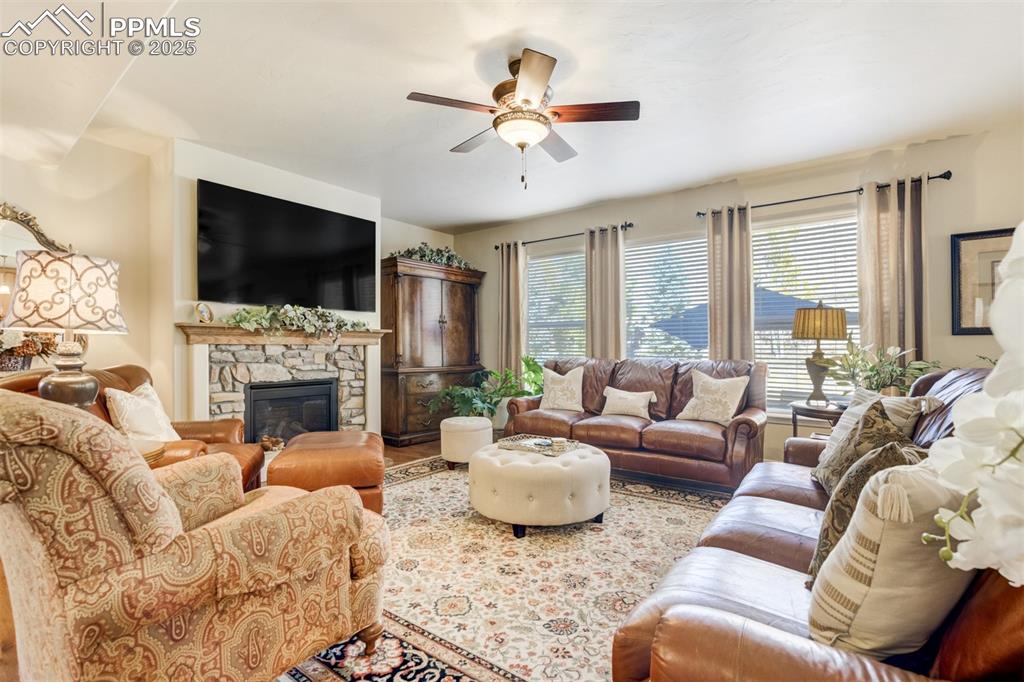 Image 7 of 40: Living Room