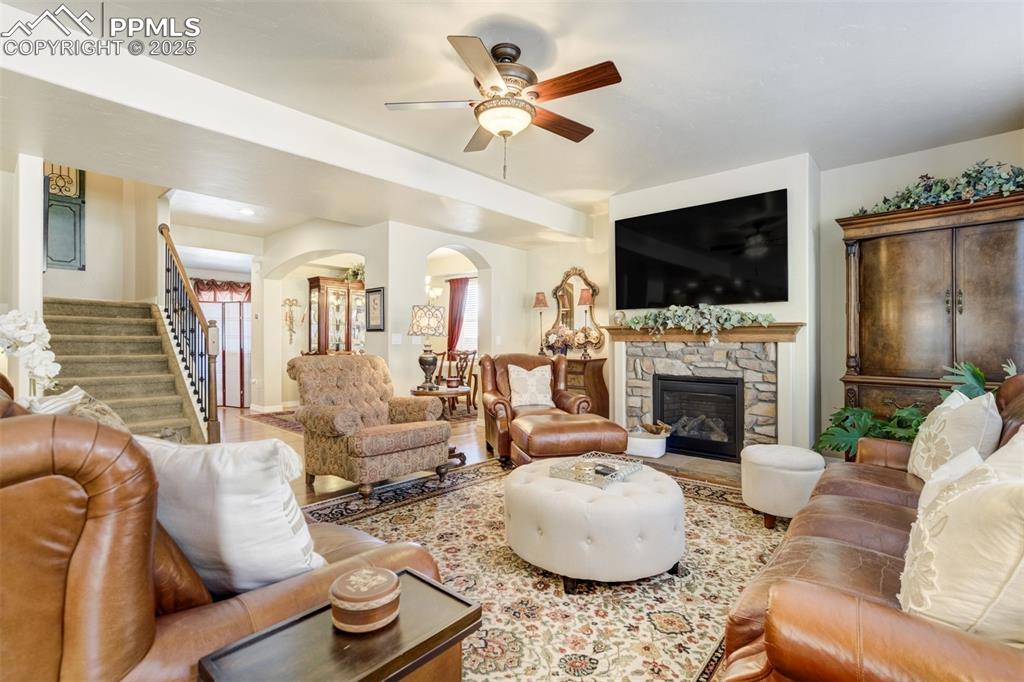 Image 8 of 40: Living Room