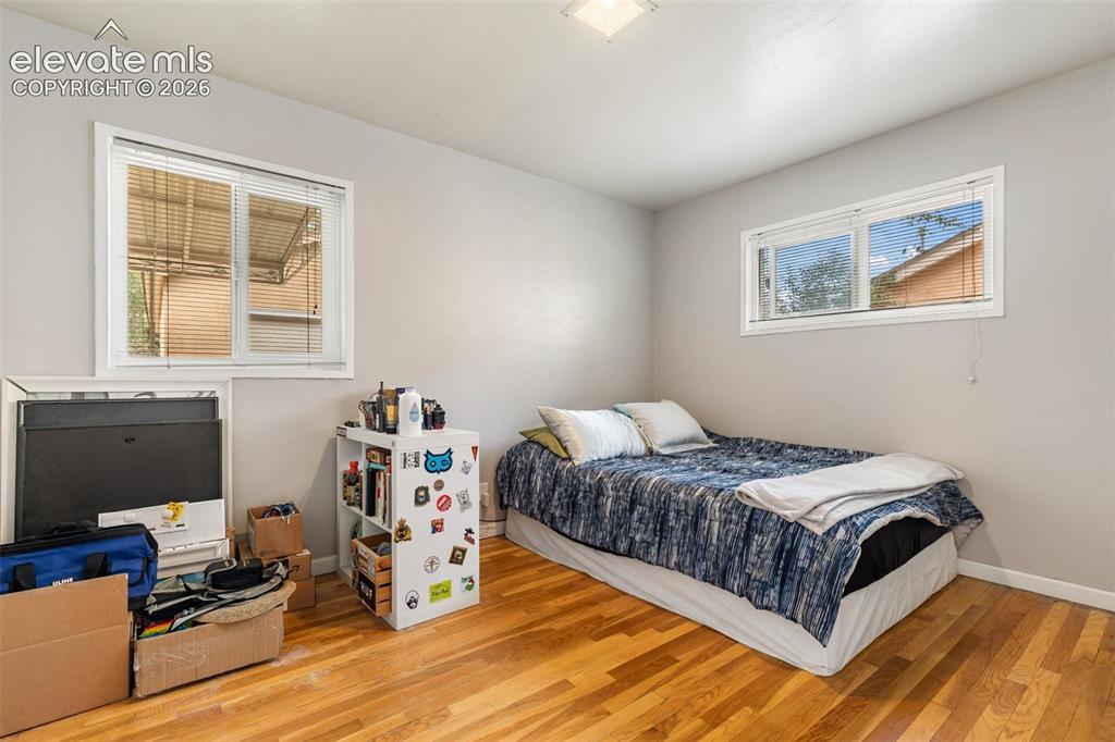Image 17 of 29: Bedroom