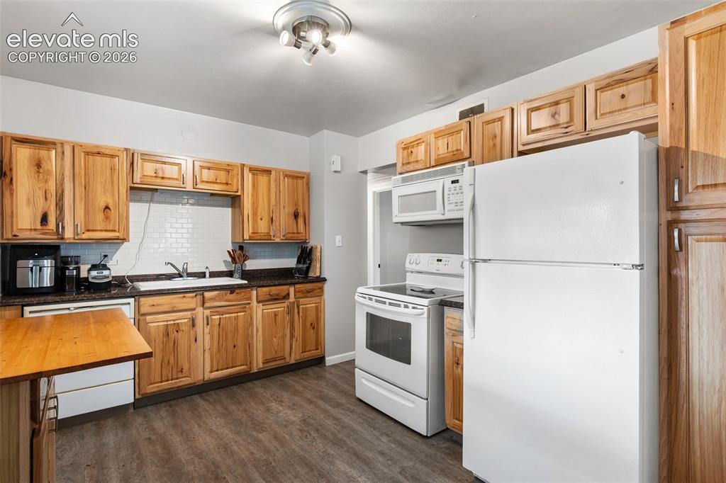 Image 5 of 29: Kitchen