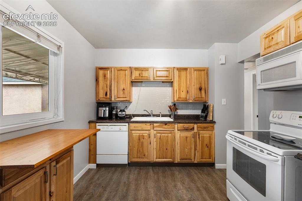 Image 6 of 29: Kitchen