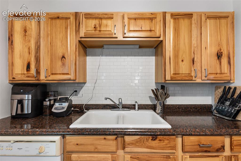 Image 8 of 29: Kitchen