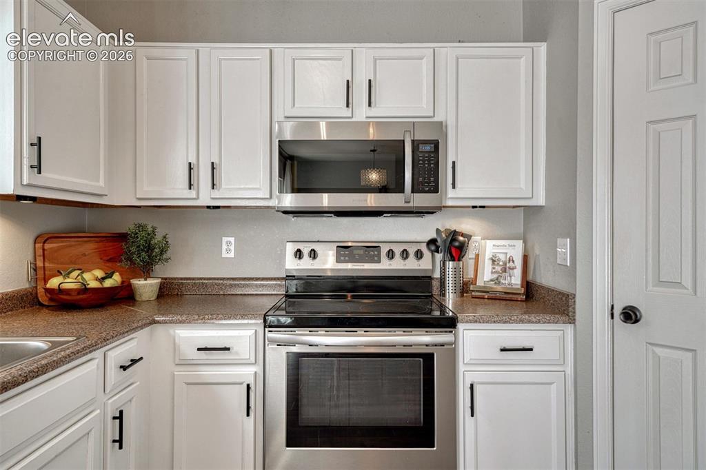 Image 10 of 31: Kitchen