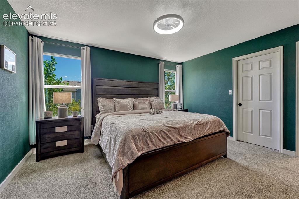 Image 16 of 31: Bedroom