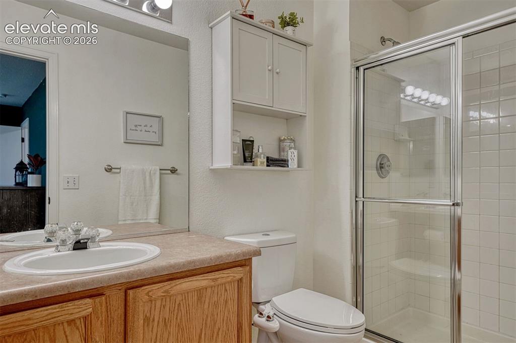 Image 18 of 31: Bathroom