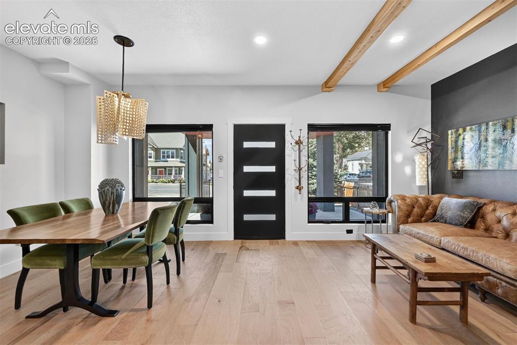 Image 10 of 50: Dining Area