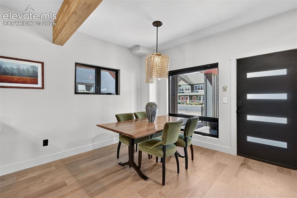 Image 12 of 50: Dining Area