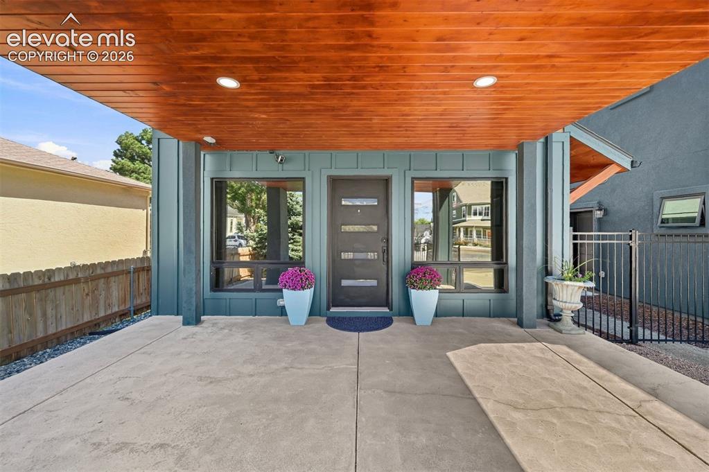 Image 9 of 50: Entry