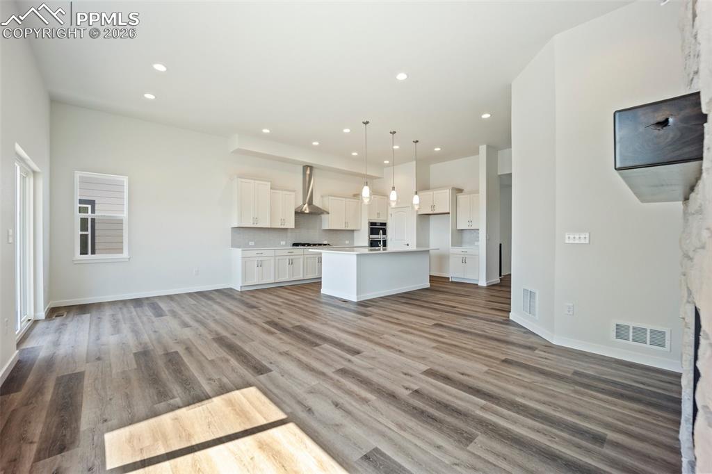 Image 12 of 37: Kitchen