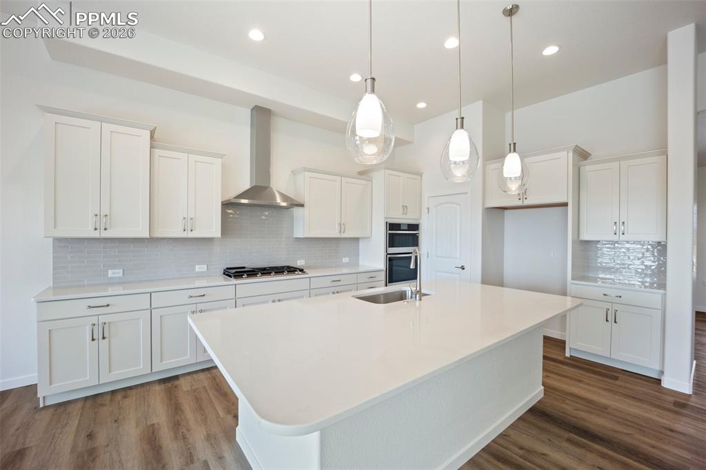 Image 3 of 37: Kitchen