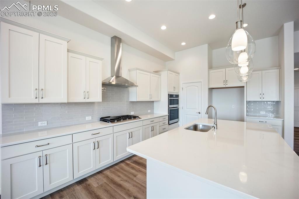 Image 4 of 37: Kitchen