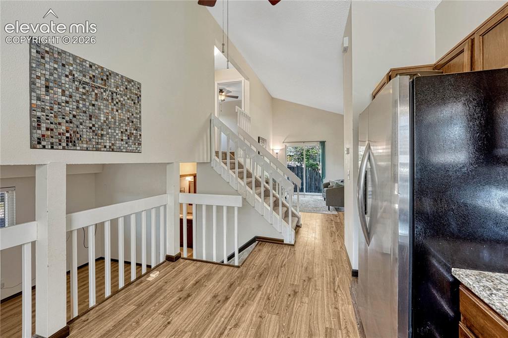 Image 10 of 40: Kitchen