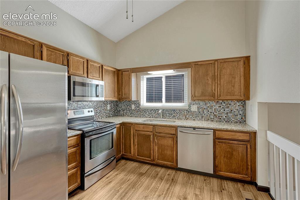 Image 13 of 40: Kitchen