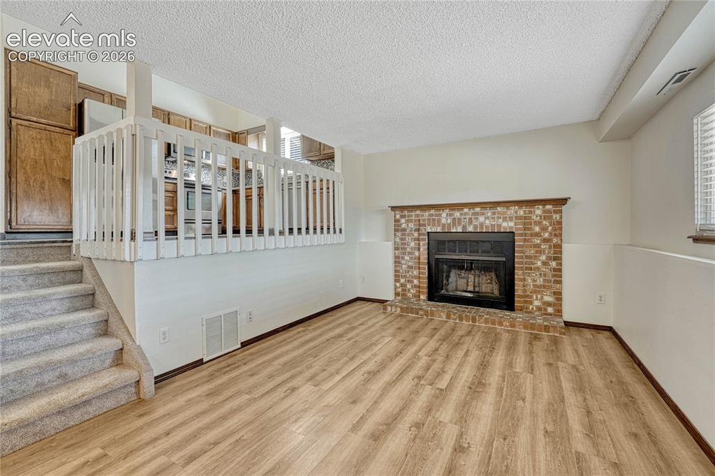 Image 17 of 40: Living Room