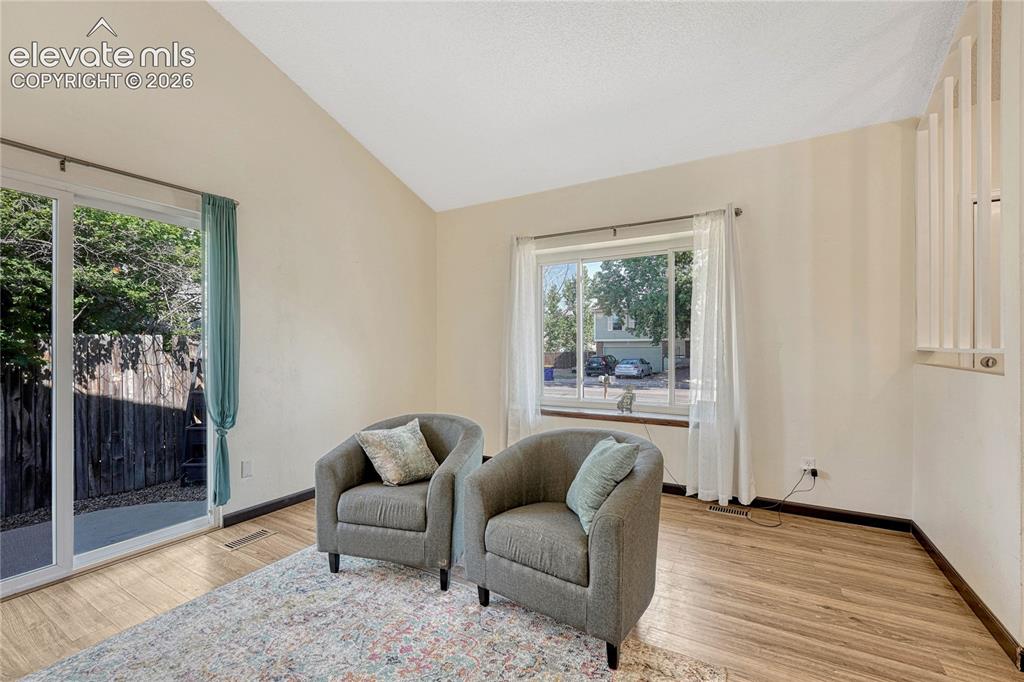 Image 5 of 40: Sitting Room