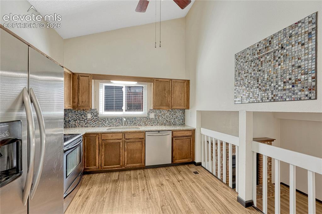 Image 9 of 40: Kitchen