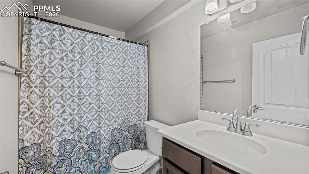 Image 24 of 32: Bathroom