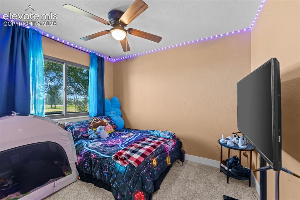 Image 11 of 24: Bedroom