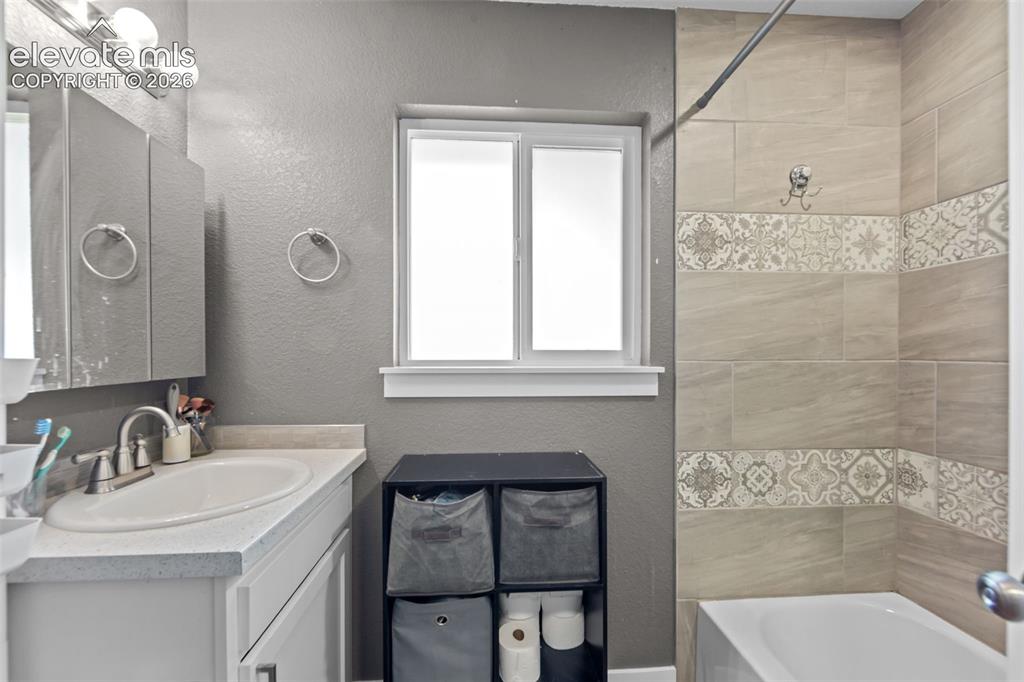 Image 12 of 24: Bathroom