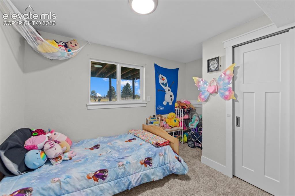 Image 15 of 24: Bedroom