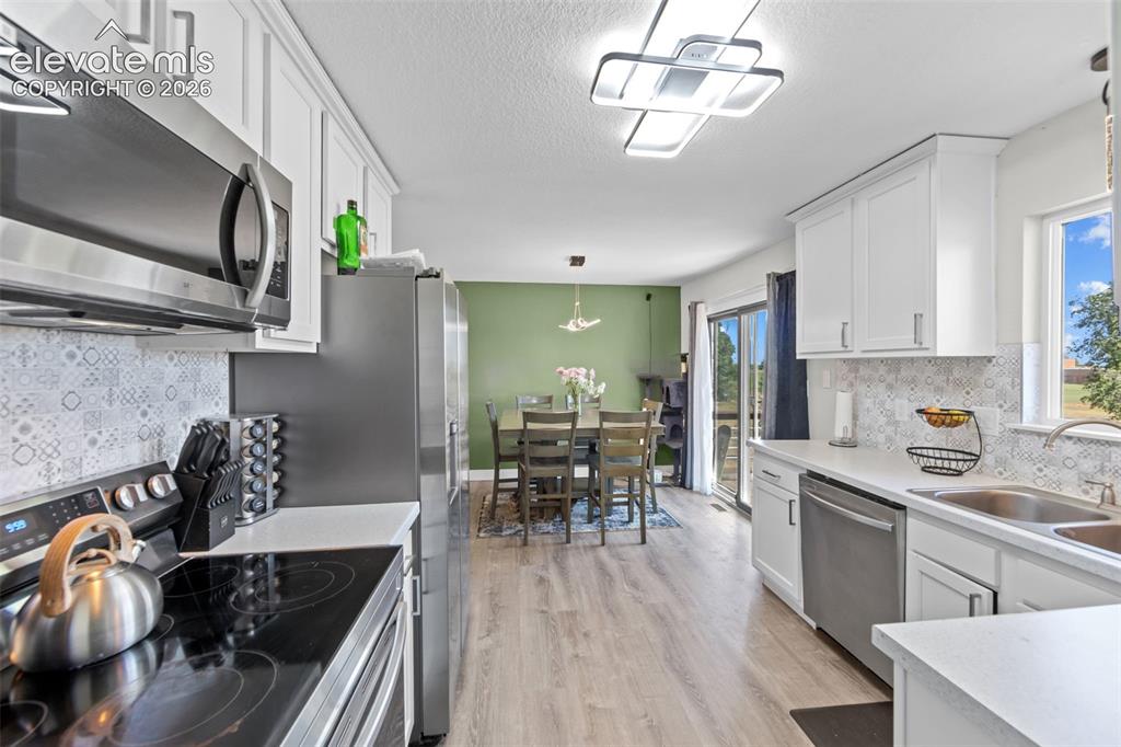 Image 5 of 24: Kitchen