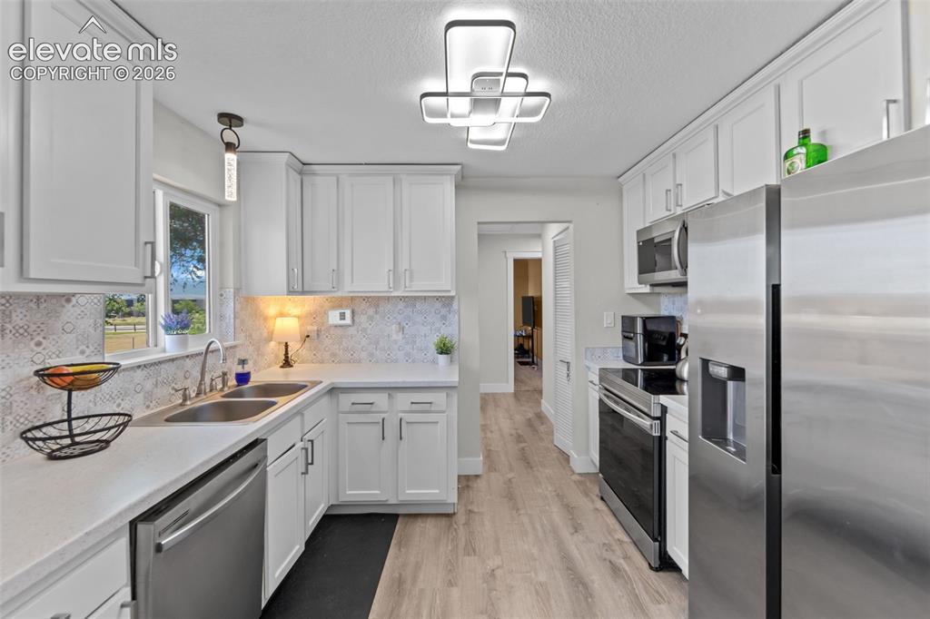 Image 6 of 24: Kitchen