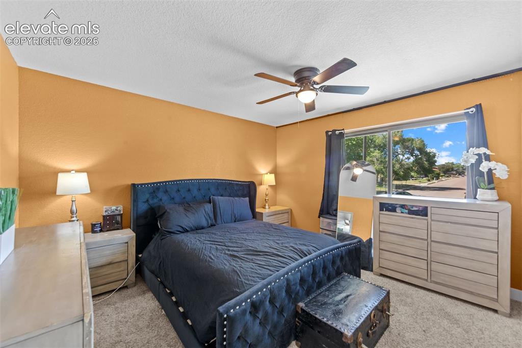 Image 9 of 24: Bedroom
