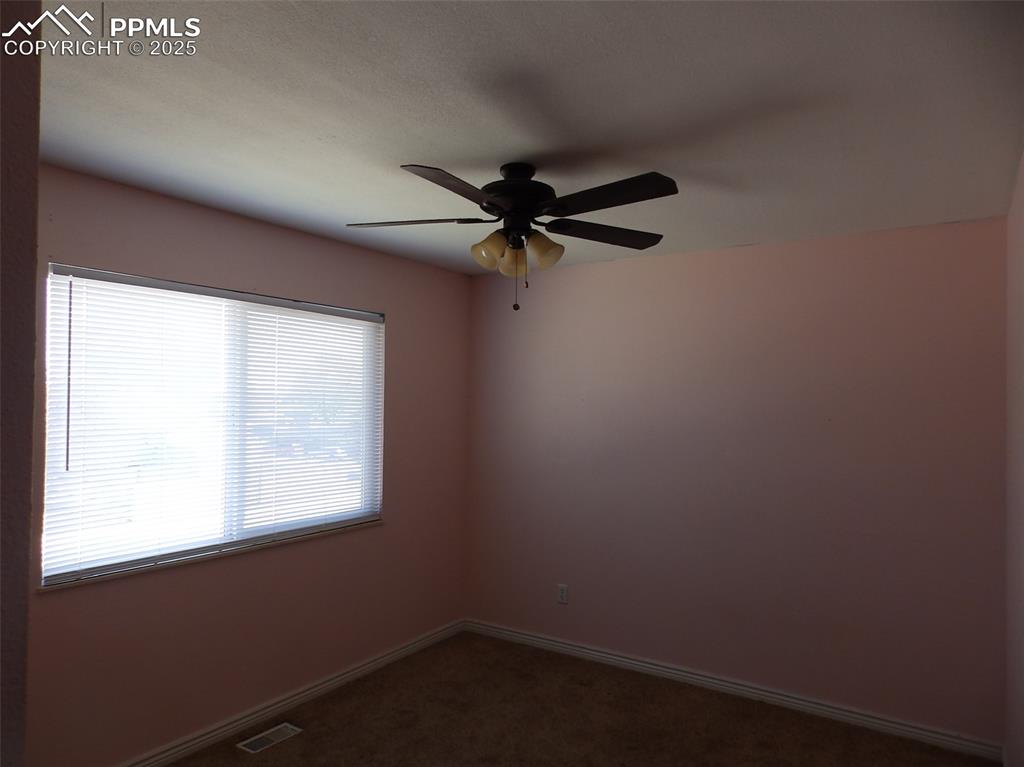 Image 11 of 20: Bedroom