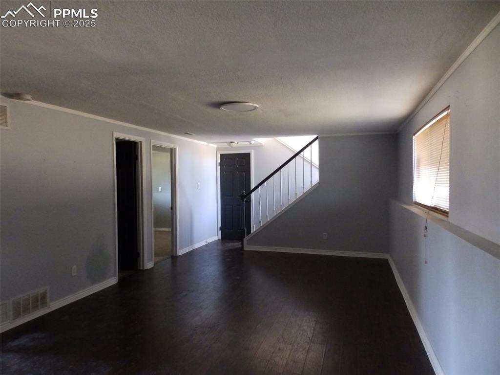 Image 19 of 20: Family Room