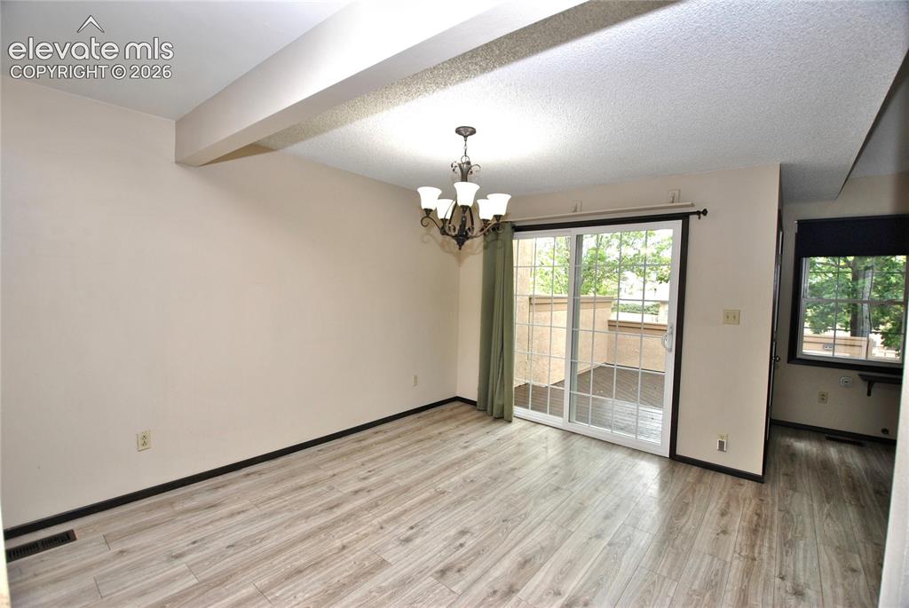 Image 11 of 27: Kitchen