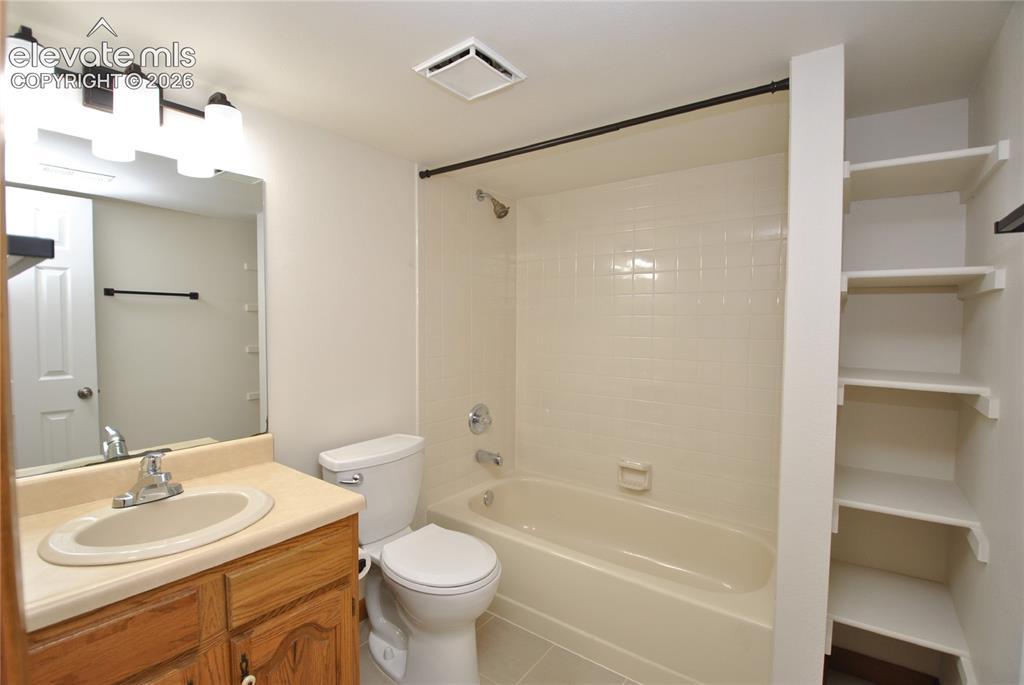 Image 22 of 27: Family Room
