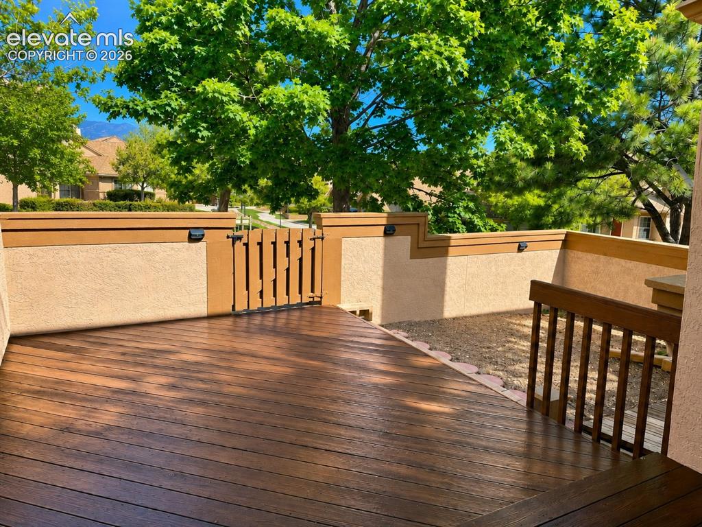 Image 3 of 31: Deck