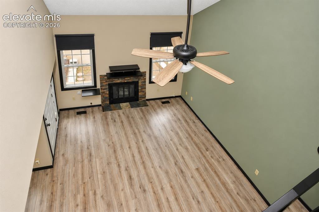 Image 7 of 31: Living Room